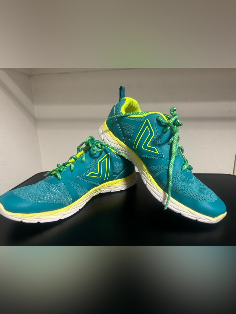 Vionic Teal and Neon Yellow Women's Sneakers